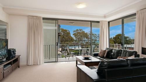 Bongaree House | Spectacular Unit Overlooking Pumicestone Passage - Welsby Pde, Bongaree