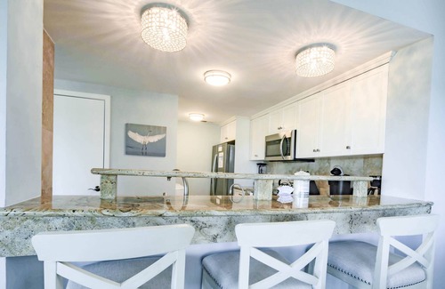 Palmetto Dunes Condo | Spectacular Views Await You - Clean and Comfortable Shelter Cove Oasis - Walk to Shops/Dining/Marina