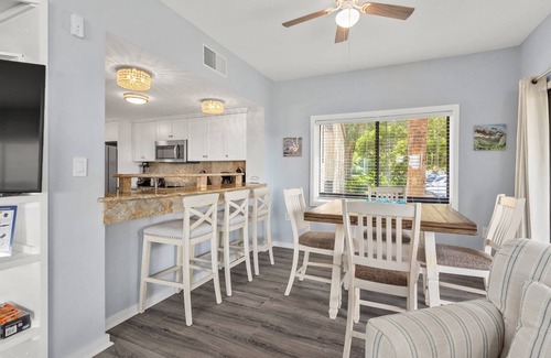 Palmetto Dunes Condo | Spectacular Views Await You - Clean and Comfortable Shelter Cove Oasis - Walk to Shops/Dining/Marina
