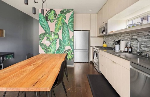 Eastlake House | Spectacular Views from this 3 Bedroom Designer Home w/Priv Rooftop, AC