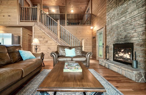 Gatlinburg - Pigeon Forge Cabin | Spectacular Views, Great Location, & Privacy!
