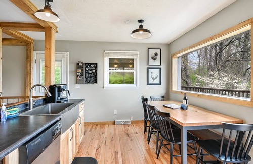 Skyland House | Spectacular Views! Hot Tub-10 mins from Dwntwn Asheville-Huge Fenced Yard!