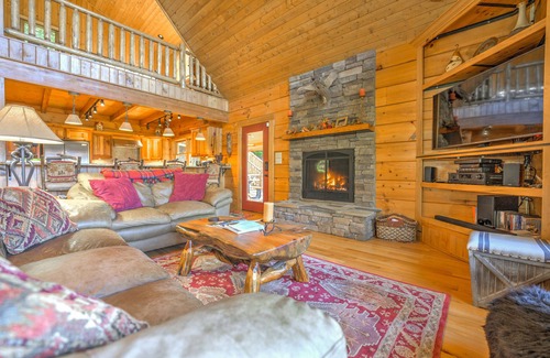 Cataloochee Ranch House | Spectacular Views, Privacy and Hot Tub