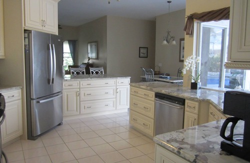 Pelican Villa | Spectacular Water Views from Every Bedroom! 4 Intersecting Canals!