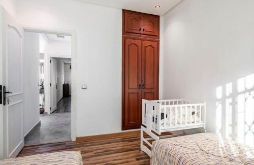 Achakkar Apartment | Spectacular Waterfront Sunset & 360 Ocean View