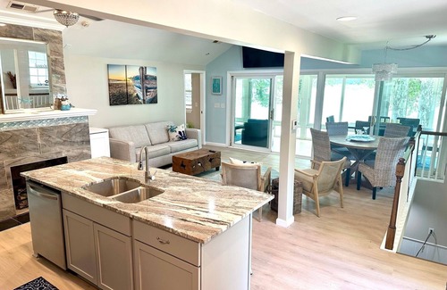 Prospect House | Spectacular waterfront house!