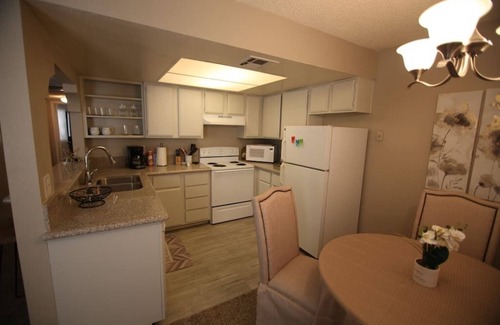 Paradise Condo | Spencer · 35% Off Fall Special - Convenient Condo