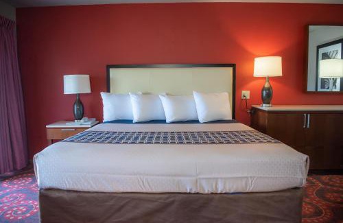 Spencer Hotel | Spencer Inn & Suites