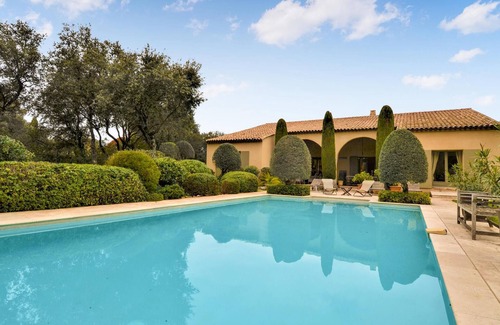 Saint-Siffret House | Spend a fantastic vacation in this comfortable vacation home with pool.