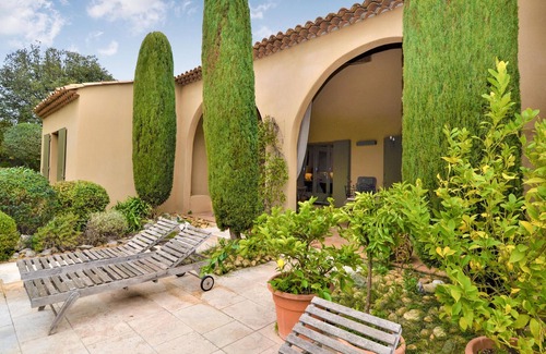 Saint-Siffret House | Spend a fantastic vacation in this comfortable vacation home with pool.