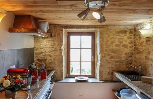 Bagnols-sur-Ceze House | Spend a relaxing vacation at this beautiful winery, ideally located in the countryside!