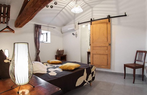 Bagnols-sur-Ceze House | Spend a relaxing vacation at this beautiful winery, ideally located in the countryside!