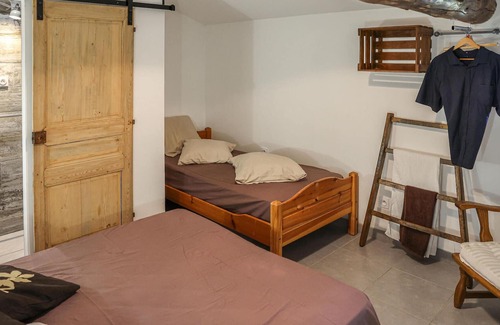 Bagnols-sur-Ceze House | Spend a relaxing vacation at this beautiful winery, ideally located in the countryside!