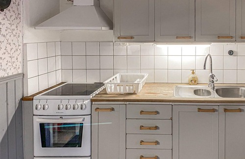 Linkoping House | Spend a relaxing vacation in the inviting cottage with plenty of space for the whole family.