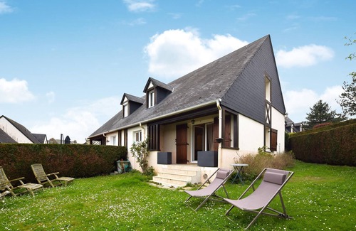 Touques House | Spend a wonderful holiday in this holiday home with pool access.