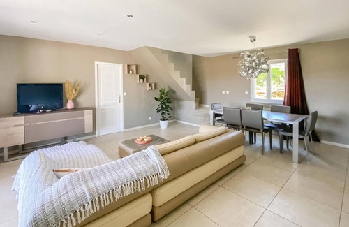 Aramon House | Spend a wonderful vacation in this beautiful vacation home with private pool!