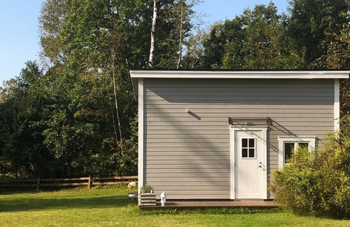Heberg House | Spend a wonderful vacation near the sea in this vacation home.
