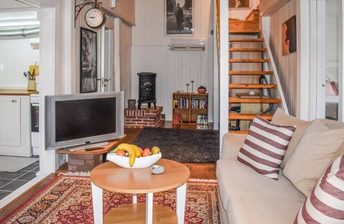 Vankiva House | Spend an unforgettable time in this inviting cottage with beautiful views of the countryside.