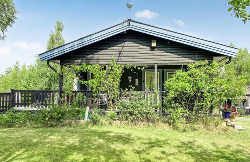 Gamleby House | Spend relaxing vacations in this cozy cottage with sea view.