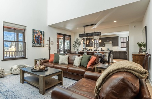 Mammoth Lakes House | Spend Summer with us at Mammoth Lakes! Townhome with Private Hot Tub, Grill, and Gaming System!