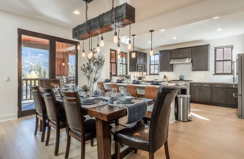 Mammoth Lakes House | Spend Summer with us at Mammoth Lakes! Townhome with Private Hot Tub, Grill, and Gaming System!