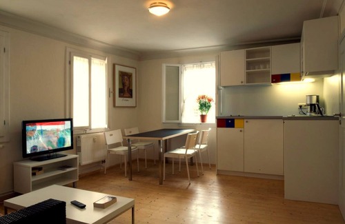 Weimar Apartment | Spend the night in the historic Eckermannhaus in Weimar - Bauhaus apartment