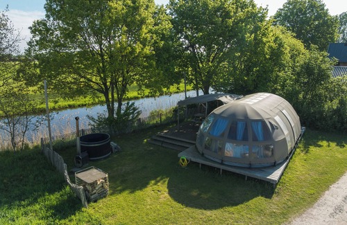Zuna Cabin | Spend the night in this special Dome with private bathroom and hot tub