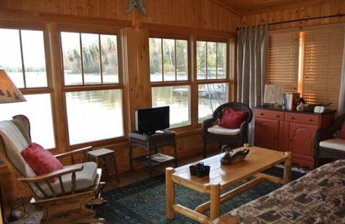 Rhinelander Cabin | Spend your Vacation Sleeping right on the shore of Beautiful Star Lake!