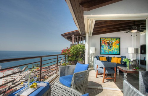 Romantic Zone Condo | SPH5 Large & Luxurious 2Bedroom Penthouse with Ocean View in the Romantic Zone