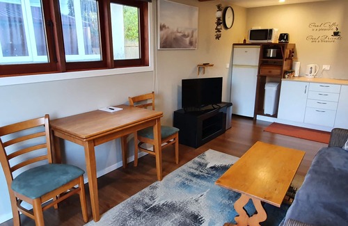 Motueka Cottage | Spic-and-Span on King Ed