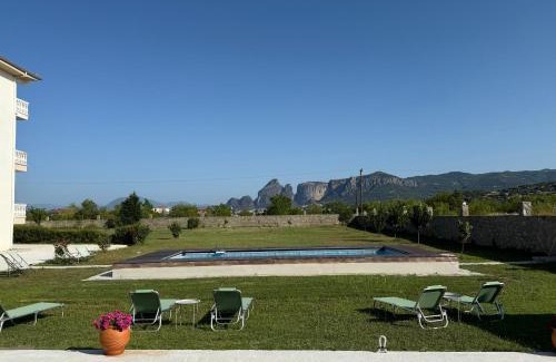 Kalambaka House | Spilaio at Meteora