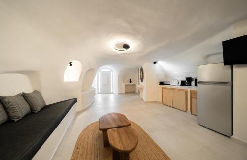 Akrotiri House | Spilia Caves Santorini