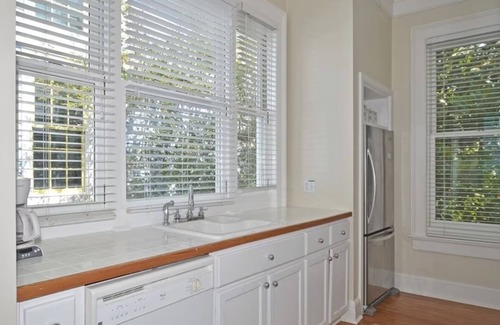 Seaside House | Spin Echo Cottage: Crisp & Bright, 2 Bedroom Cottage, Sleeps 4 in Seaside FL!
