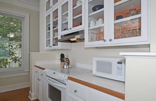Seaside House | Spin Echo Cottage: Crisp & Bright, 2 Bedroom Cottage, Sleeps 4 in Seaside FL!