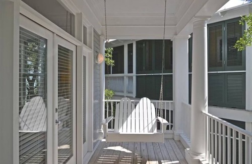 Seaside House | Spin Echo Cottage: Crisp & Bright, 2 Bedroom Cottage, Sleeps 4 in Seaside FL!