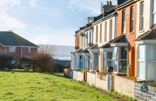 Wyke Regis House | Spindrift - views of Chesil beach dog friendly