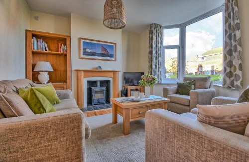 Wyke Regis House | Spindrift - views of Chesil beach dog friendly