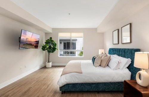 Venice Apartment | Spinel Stay - Charming 2BR Retreat Zen Garden Views Central