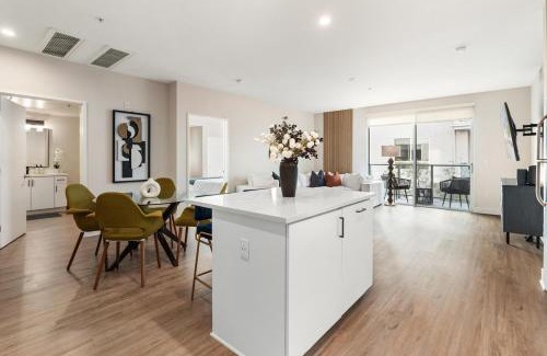 Venice Apartment | Spinel Stay - Charming 2BR Retreat Zen Garden Views Central