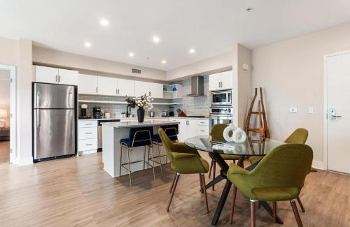Venice Apartment | Spinel Stay - Charming 2BR Retreat Zen Garden Views Central