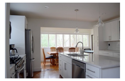Tafton House | Spinnler Point Lake House walk to Lake Wallenpaupack Boat Slip