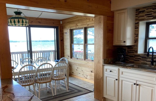 Tafton House | Spinnler Point Lakefront Property