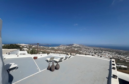 Pyrgos House | Spiti Stelios Restored Traditional House with Breathtaking Sunset Views