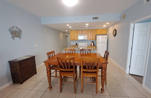 West Panama City Beach Condo | Splash 2nd Floor 2 king size beds with bunks Free beach chairs Big screen tvs