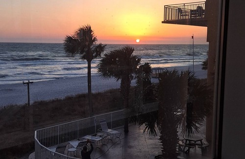 West Panama City Beach Condo | Splash 2nd Floor 2 king size beds with bunks Free beach chairs Big screen tvs