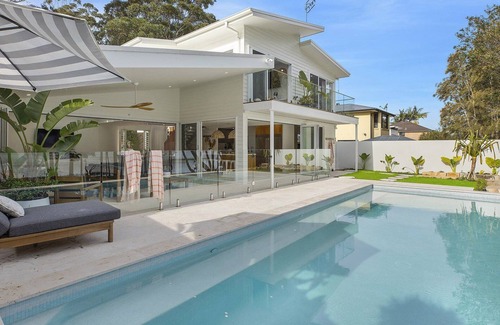 Wamberal House | SPLASH - LAKEFRONT WITH POOL
