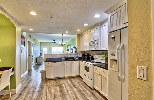Indian Rocks Beach Condo | Splash On The Rocks at Harbourside~ Includes Waterpark Passes!