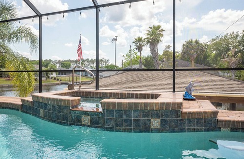Palm Harbor Cottage | Splashing Dolphins