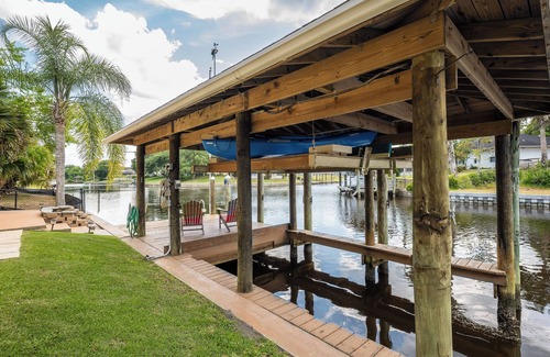 Palm Harbor Cottage | Splashing Dolphins