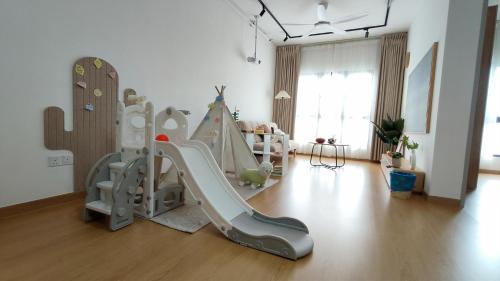 Kuala Langat District Apartment | Splashmania Gamuda Cove Homestay with Projector and Tent KLIA Banting